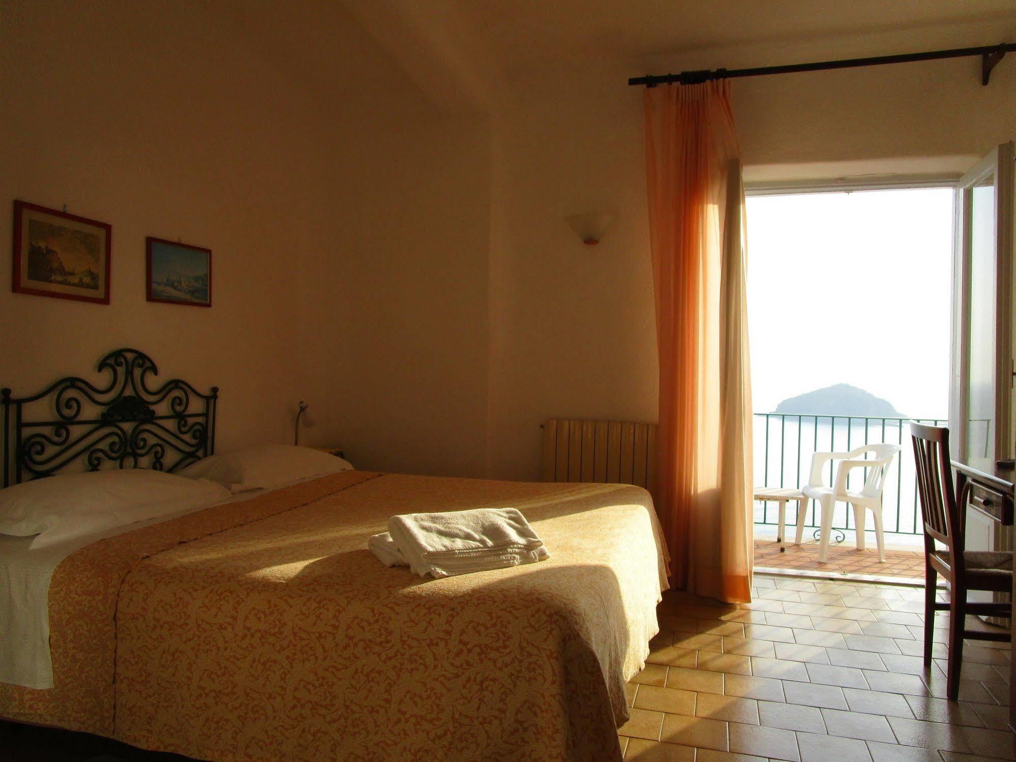 Hotel Villa Al Mare Barano d'Ischia Bagian luar foto